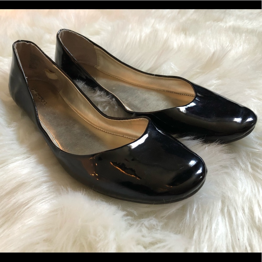 ✨ shiny black flats ✨